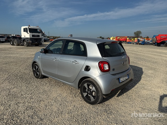 SMART EQ Automobile - Autó: 3 kép. SMART EQ Automobile - Autó: 3 kép.