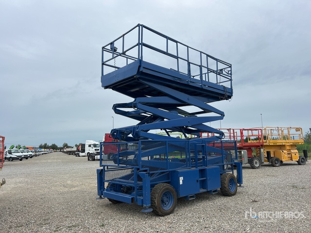 Skyjack SJ9250 Piattaforma aerea verticale - Ollós emelő: 3 kép. Skyjack SJ9250 Piattaforma aerea verticale - Ollós emelő: 3 kép.