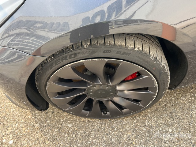 Tesla Model 3 Automobile - Autó: 5 kép. Tesla Model 3 Automobile - Autó: 5 kép.