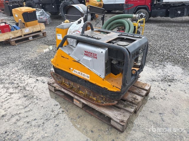 Wacker Neuson Vibratory Plate Compactor - Lapvibrátor: 2 kép. Wacker Neuson Vibratory Plate Compactor - Lapvibrátor: 2 kép.