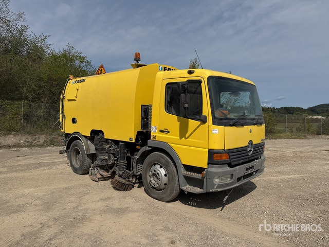 2002 Mercedes-Benz Atego 2001 Faun VIAJET 6 R/L on Balayeuse Sweeper Truck - Utcaseprő gép: 2 kép. 2002 Mercedes-Benz Atego 2001 Faun VIAJET 6 R/L on Balayeuse Sweeper Truck - Utcaseprő gép: 2 kép.