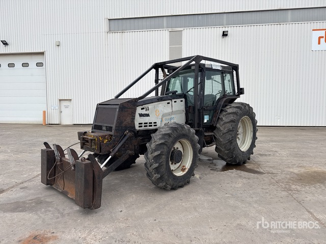 2003 Valmet 8950HI 4x4 Tracteur Agricole 4WD Tractor - Traktor: 2 kép. 2003 Valmet 8950HI 4x4 Tracteur Agricole 4WD Tractor - Traktor: 2 kép.