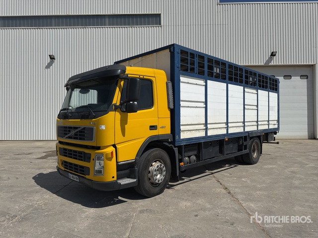 2003 Volvo FM12 420 4x2 Camion Betaillere Livestock Truck - Állatszállító teherautó: 1 kép. 2003 Volvo FM12 420 4x2 Camion Betaillere Livestock Truck - Állatszállító teherautó: 1 kép.