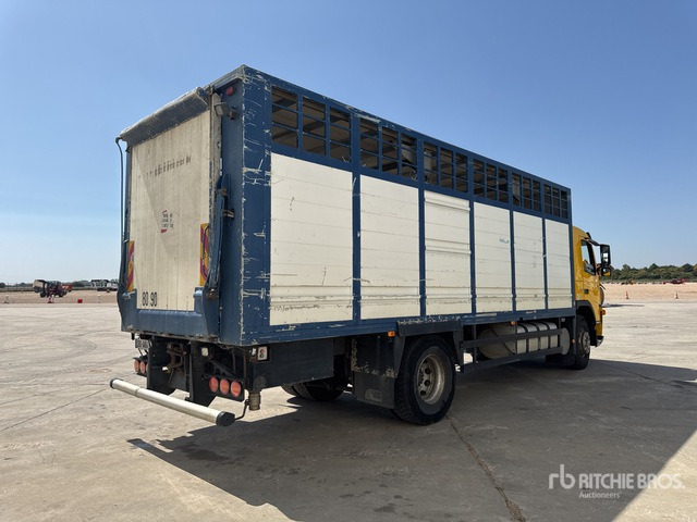 2003 Volvo FM12 420 4x2 Camion Betaillere Livestock Truck - Állatszállító teherautó: 3 kép. 2003 Volvo FM12 420 4x2 Camion Betaillere Livestock Truck - Állatszállító teherautó: 3 kép.