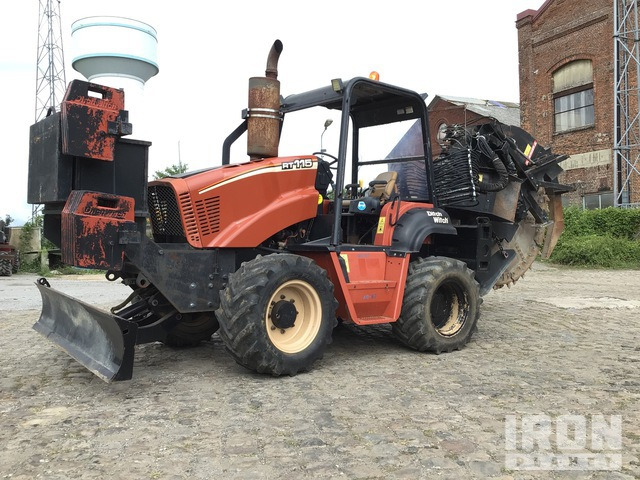 2005 Ditch Witch RT115H 4x4 Trencher - Árokásó: 2 kép. 2005 Ditch Witch RT115H 4x4 Trencher - Árokásó: 2 kép.