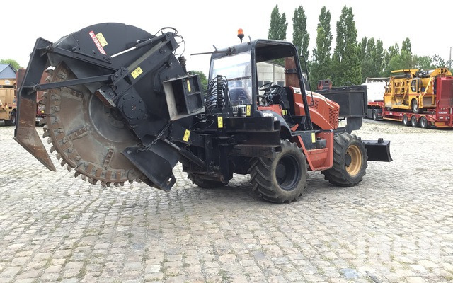 2005 Ditch Witch RT115H 4x4 Trencher - Árokásó: 4 kép. 2005 Ditch Witch RT115H 4x4 Trencher - Árokásó: 4 kép.
