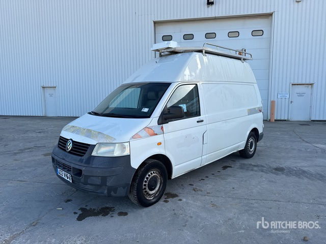2006 Volkswagen Transporter TDI 4 Motion Vehicule Utilitaire Cargo Van - Furgon: 2 kép. 2006 Volkswagen Transporter TDI 4 Motion Vehicule Utilitaire Cargo Van - Furgon: 2 kép.