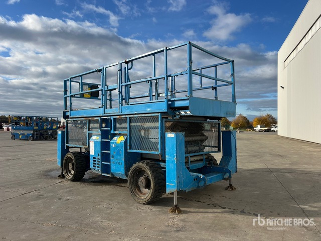 2007 Genie GS4390 4x4 Nacelle Ciseau Diesel Scissor Lift - Ollós emelő: 3 kép. 2007 Genie GS4390 4x4 Nacelle Ciseau Diesel Scissor Lift - Ollós emelő: 3 kép.