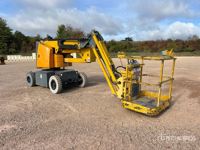 2007 Haulotte HA12IP 2WD Electric Nacelle Articulee ... Articulating Boom Lift - Személyemelő: 3 kép. 2007 Haulotte HA12IP 2WD Electric Nacelle Articulee ... Articulating Boom Lift - Személyemelő: 3 kép.