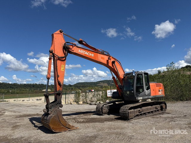 2007 Hitachi ZX210LC-3 Pelle Sur Chenilles Tracked Excavator - Lánctalpas kotró: 2 kép. 2007 Hitachi ZX210LC-3 Pelle Sur Chenilles Tracked Excavator - Lánctalpas kotró: 2 kép.