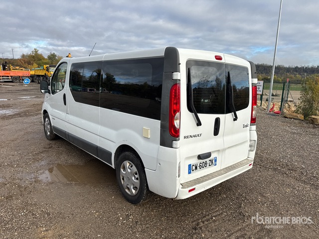 2007 Renault Trafic dCi150 Minibus Minivan - Kisbusz: 2 kép. 2007 Renault Trafic dCi150 Minibus Minivan - Kisbusz: 2 kép.