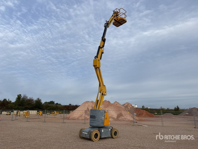 2008 Haulotte HA12IP 2WD Electric Nacelle Articulee ... Articulating Boom Lift - Személyemelő: 3 kép. 2008 Haulotte HA12IP 2WD Electric Nacelle Articulee ... Articulating Boom Lift - Személyemelő: 3 kép.