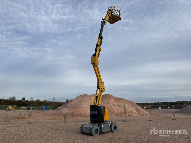 2008 Haulotte HA12IP 2WD Electric Nacelle Articulee ... Articulating Boom Lift - Személyemelő: 3 kép. 2008 Haulotte HA12IP 2WD Electric Nacelle Articulee ... Articulating Boom Lift - Személyemelő: 3 kép.