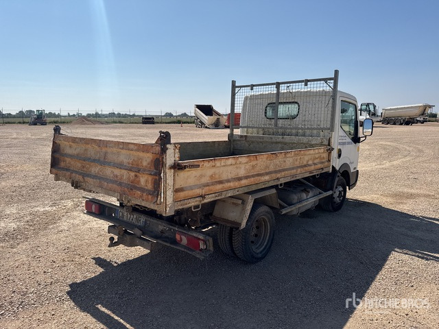 2008 Nissan Cabstar 35.13 Camion Benne (Inoperable) Dump Truck: Light Duty - Billenőplatós teherautó: 3 kép. 2008 Nissan Cabstar 35.13 Camion Benne (Inoperable) Dump Truck: Light Duty - Billenőplatós teherautó: 3 kép.