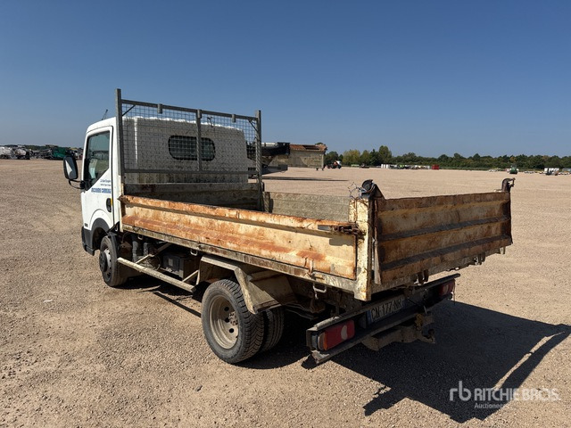 2008 Nissan Cabstar 35.13 Camion Benne (Inoperable) Dump Truck: Light Duty - Billenőplatós teherautó: 4 kép. 2008 Nissan Cabstar 35.13 Camion Benne (Inoperable) Dump Truck: Light Duty - Billenőplatós teherautó: 4 kép.