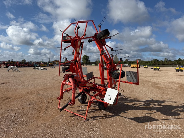 2009 Kuhn GF6502 6.5 m 3-Point 6 Rotor Faneuse Hay Tedder - Szénaforgató: 3 kép. 2009 Kuhn GF6502 6.5 m 3-Point 6 Rotor Faneuse Hay Tedder - Szénaforgató: 3 kép.