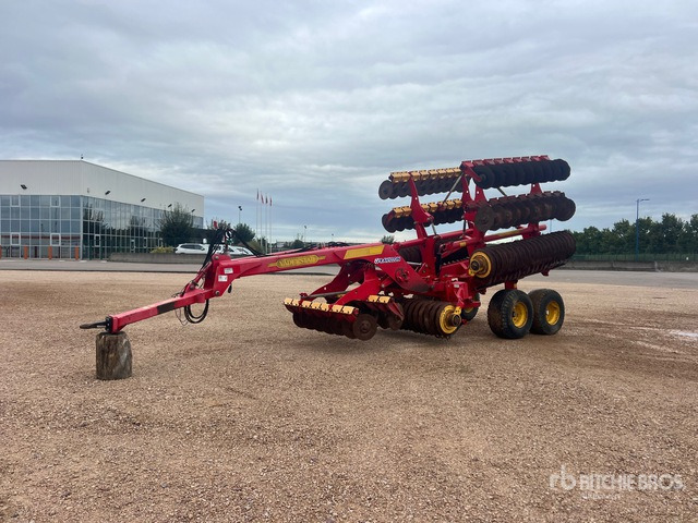 2009 Vaderstad Carrier 650 6.5 m Semi-Mount Dechaumeur A D ... Disc Harrow - Tárcsás borona: 1 kép. 2009 Vaderstad Carrier 650 6.5 m Semi-Mount Dechaumeur A D ... Disc Harrow - Tárcsás borona: 1 kép.