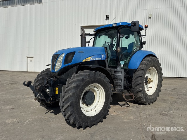 2010 New Holland T7050 AutoCommand 4x4 Tracteur Agricole 4WD Tractor - Traktor: 2 kép. 2010 New Holland T7050 AutoCommand 4x4 Tracteur Agricole 4WD Tractor - Traktor: 2 kép.