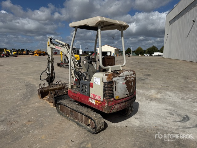 2010 Takeuchi TB016 Mini-Pelle Mini Excavator: <6.6t - Minikotró: 3 kép. 2010 Takeuchi TB016 Mini-Pelle Mini Excavator: <6.6t - Minikotró: 3 kép.