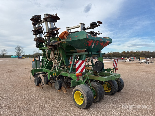 2011 John Deere 750A 6 m Semi-Mount Semoir Simplifie ... Air Seeder - Szemenkénti vetőgép: 3 kép. 2011 John Deere 750A 6 m Semi-Mount Semoir Simplifie ... Air Seeder - Szemenkénti vetőgép: 3 kép.