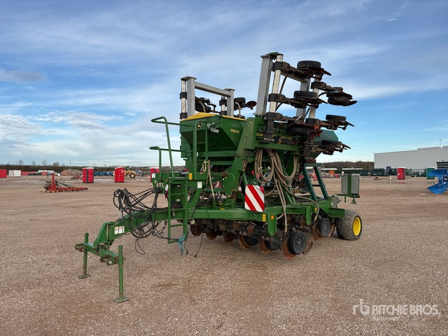 2011 John Deere 750A 6 m Semi-Mount Semoir Simplifie ... Air Seeder - Szemenkénti vetőgép: 2 kép. 2011 John Deere 750A 6 m Semi-Mount Semoir Simplifie ... Air Seeder - Szemenkénti vetőgép: 2 kép.