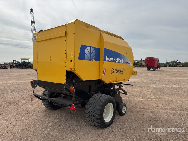 2011 New Holland BR7060 Presse A Balles Rondes Round Baler - Bálázó: 4 kép. 2011 New Holland BR7060 Presse A Balles Rondes Round Baler - Bálázó: 4 kép.