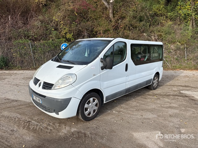2011 Renault Trafic Minibus Minivan - Kisbusz: 1 kép. 2011 Renault Trafic Minibus Minivan - Kisbusz: 1 kép.