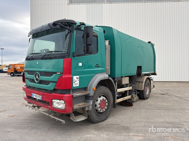 2012 Mercedes-Benz Axor 2012 Brock 7M3 on Balayeuse Sweeper Truck - Utcaseprő gép: 2 kép. 2012 Mercedes-Benz Axor 2012 Brock 7M3 on Balayeuse Sweeper Truck - Utcaseprő gép: 2 kép.