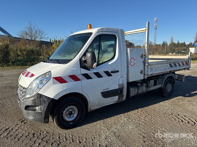 2012 Renault F3500 DCI125 4x2 Camion Benne (Inoperable) Dump Truck: Light Duty - Billenőplatós teherautó: 1 kép. 2012 Renault F3500 DCI125 4x2 Camion Benne (Inoperable) Dump Truck: Light Duty - Billenőplatós teherautó: 1 kép.