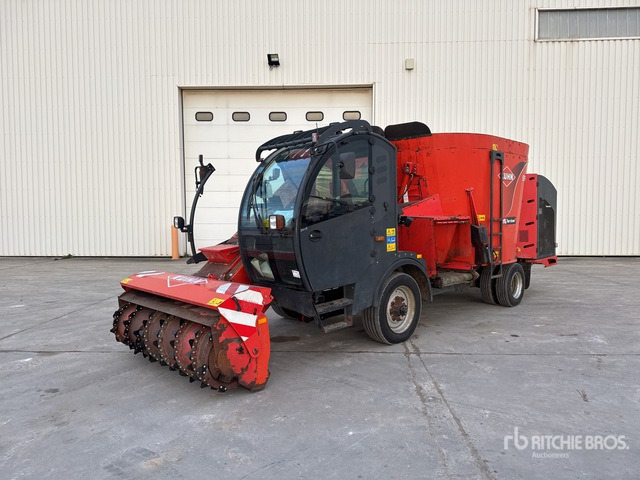 2013 Kuhn SPV12 Melangeuse Distributrice Automo ... Feed Mixer - Etetőkocsi: 1 kép. 2013 Kuhn SPV12 Melangeuse Distributrice Automo ... Feed Mixer - Etetőkocsi: 1 kép.