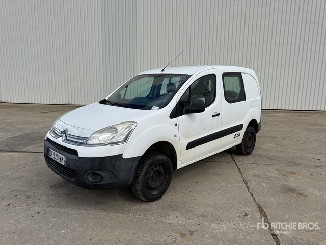 2014 Citroen Berlingo Dangel 4x4 Vehicule Utilitaire Cargo Van - Kis furgon: 2 kép. 2014 Citroen Berlingo Dangel 4x4 Vehicule Utilitaire Cargo Van - Kis furgon: 2 kép.