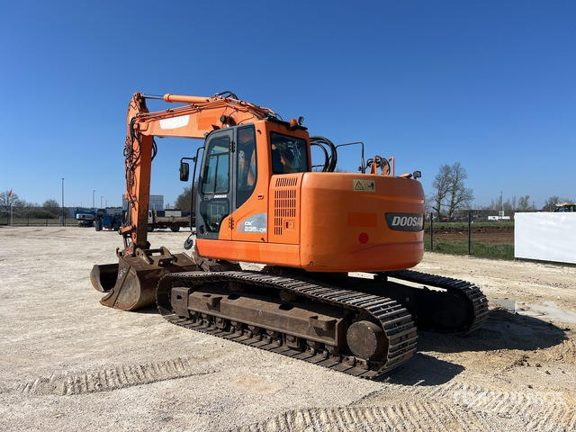 2014 Doosan DX235 LCR Pelle Sur Chenilles Tracked Excavator - Lánctalpas kotró: 3 kép. 2014 Doosan DX235 LCR Pelle Sur Chenilles Tracked Excavator - Lánctalpas kotró: 3 kép.