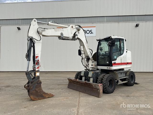 2014 Liebherr A912 Compact Pelle Sur Pneus Wheel Excavator - Gumikerekes kotró: 1 kép. 2014 Liebherr A912 Compact Pelle Sur Pneus Wheel Excavator - Gumikerekes kotró: 1 kép.