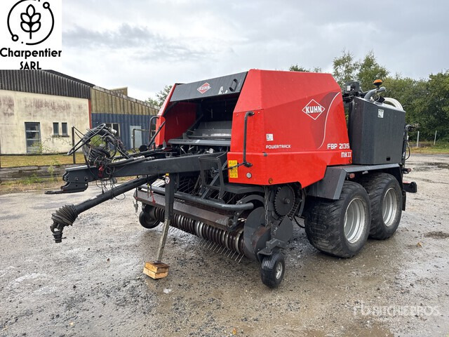 2015 Kuhn FBP 2135 MKII PowerTrack Enrubanneuse T/A Combination Baler Wrapper - Bálázó, Bálacsomagoló: 1 kép. 2015 Kuhn FBP 2135 MKII PowerTrack Enrubanneuse T/A Combination Baler Wrapper - Bálázó, Bálacsomagoló: 1 kép.