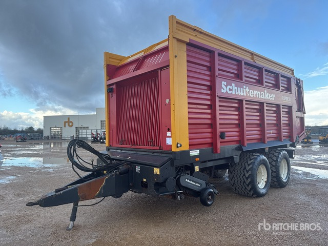 2015 Schuitemaker R580SH T/A Autochargeuse 2 Essieux 38m3 Silage Wagon - Szálastakarmány betakarítás gépei: 1 kép. 2015 Schuitemaker R580SH T/A Autochargeuse 2 Essieux 38m3 Silage Wagon - Szálastakarmány betakarítás gépei: 1 kép.