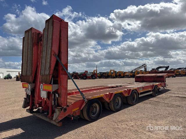 2016 Louault SR44 Quad/A Expandable Axle Semi-Rem ... Lowboy Trailer - Félpótkocsi mélybölcsős: 4 kép. 2016 Louault SR44 Quad/A Expandable Axle Semi-Rem ... Lowboy Trailer - Félpótkocsi mélybölcsős: 4 kép.