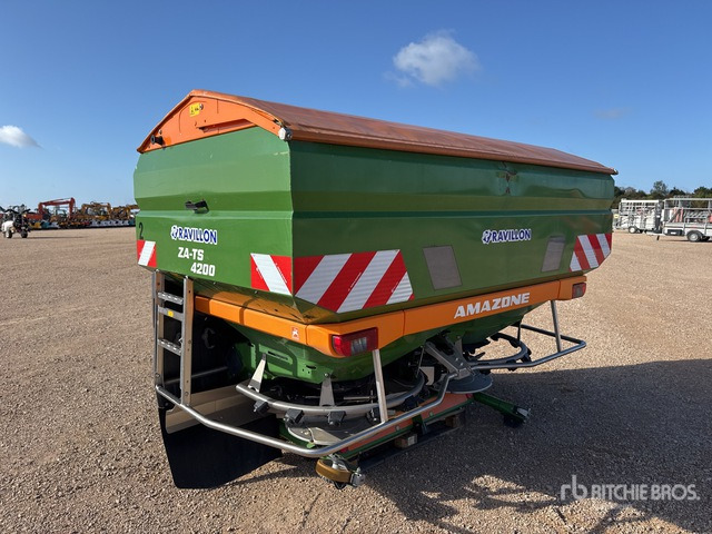 2017 Amazone ZA-TS 4200 54 m 3-Point 4200 L Epandeur A ... Fertilizer Spreader - Műtrágyaszóró: 3 kép. 2017 Amazone ZA-TS 4200 54 m 3-Point 4200 L Epandeur A ... Fertilizer Spreader - Műtrágyaszóró: 3 kép.