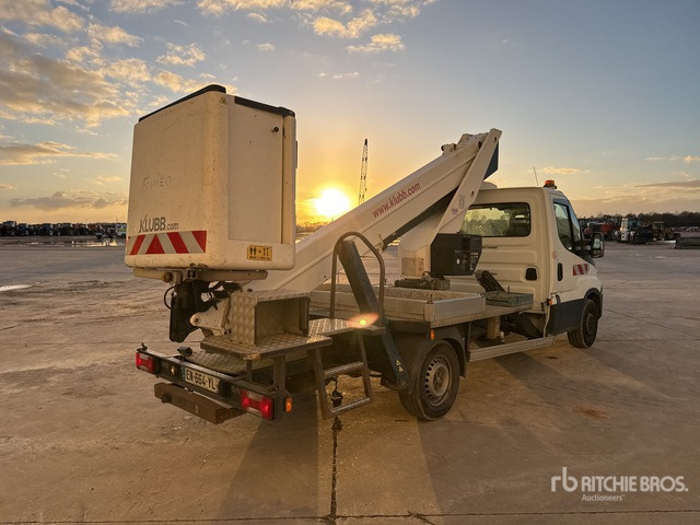 2017 Iveco 35-120 2017 Isoli VT48NEXS 14 m on Cam ... Bucket Truck - Emelőkosaras teherautó: 3 kép. 2017 Iveco 35-120 2017 Isoli VT48NEXS 14 m on Cam ... Bucket Truck - Emelőkosaras teherautó: 3 kép.