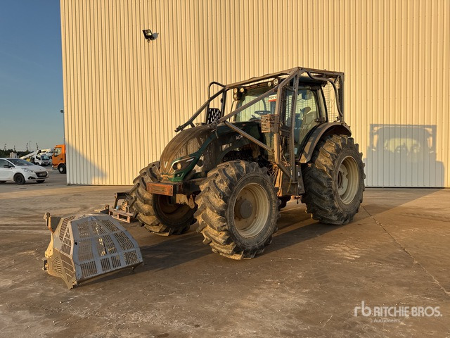 2017 Valtra T174 (Inoperable) 4WD Tractor - Traktor: 2 kép. 2017 Valtra T174 (Inoperable) 4WD Tractor - Traktor: 2 kép.