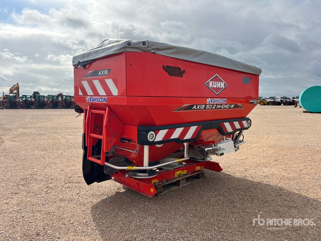 2018 Kuhn Axis 50.2 M-EMC-W 36 m 3-Point 5000 L Epandeur A ... Fertilizer Spreader - Műtrágyaszóró: 3 kép. 2018 Kuhn Axis 50.2 M-EMC-W 36 m 3-Point 5000 L Epandeur A ... Fertilizer Spreader - Műtrágyaszóró: 3 kép.