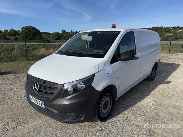 2018 Mercedes-Benz Vito 111 cdi Vehicule Utilitaire Cargo Van - Kis furgon: 1 kép. 2018 Mercedes-Benz Vito 111 cdi Vehicule Utilitaire Cargo Van - Kis furgon: 1 kép.