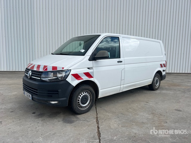 2018 Volkswagen Transporter Vehicule Utilitaire 4 Motion Cargo Van - Kis furgon: 2 kép. 2018 Volkswagen Transporter Vehicule Utilitaire 4 Motion Cargo Van - Kis furgon: 2 kép.
