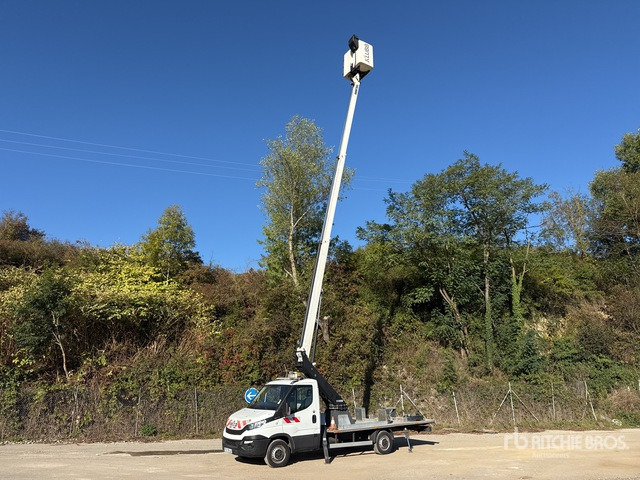 2019 Iveco Daily 2018 Klubb KT48 16 m on 4x2 Cam ... Bucket Truck - Emelőkosaras teherautó: 3 kép. 2019 Iveco Daily 2018 Klubb KT48 16 m on 4x2 Cam ... Bucket Truck - Emelőkosaras teherautó: 3 kép.