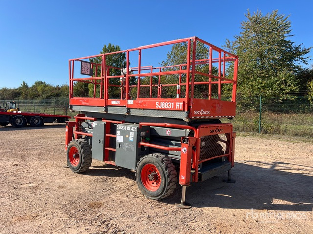 2019 Skyjack SJ8831 RT 4x4 Nacelle Ciseaux Scissor Lift - Ollós emelő: 3 kép. 2019 Skyjack SJ8831 RT 4x4 Nacelle Ciseaux Scissor Lift - Ollós emelő: 3 kép.