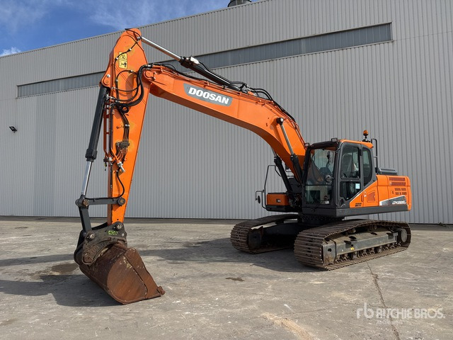 2021 Doosan DX225LC-5 Pelle Sur Chenilles Tracked Excavator - Lánctalpas kotró: 1 kép. 2021 Doosan DX225LC-5 Pelle Sur Chenilles Tracked Excavator - Lánctalpas kotró: 1 kép.