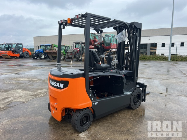 2023 Doosan B35X-7 PLUS 3500 kg Chariot Elevateur Elect ... Electric Forklift - Elektromos targonca: 4 kép. 2023 Doosan B35X-7 PLUS 3500 kg Chariot Elevateur Elect ... Electric Forklift - Elektromos targonca: 4 kép.