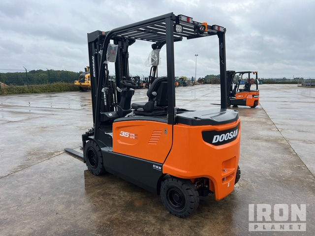 2023 Doosan B35X-7 PLUS 3500 kg Chariot Elevateur Elect ... Electric Forklift - Elektromos targonca: 3 kép. 2023 Doosan B35X-7 PLUS 3500 kg Chariot Elevateur Elect ... Electric Forklift - Elektromos targonca: 3 kép.