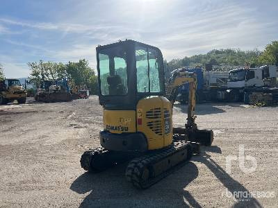 KOMATSU PC26MR3 Mini-Pelle - Minikotró: 3 kép. KOMATSU PC26MR3 Mini-Pelle - Minikotró: 3 kép.
