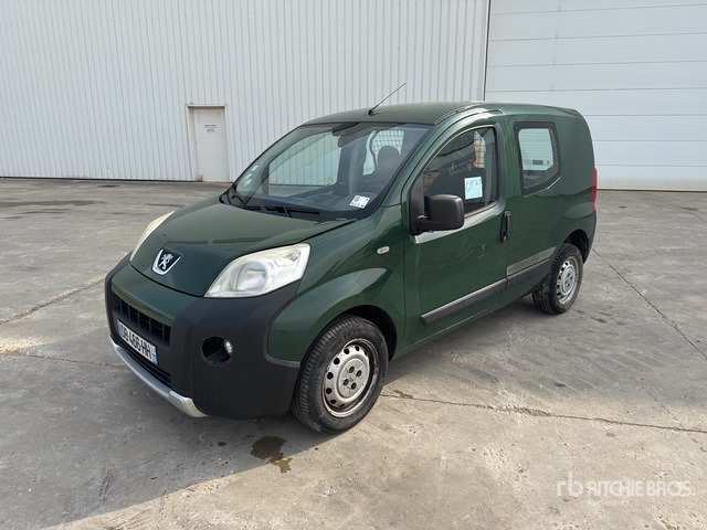 2013 Peugeot Bipper Vehicule Utilitaire Cargo Van - Kisteherautó: 2 kép. 2013 Peugeot Bipper Vehicule Utilitaire Cargo Van - Kisteherautó: 2 kép.