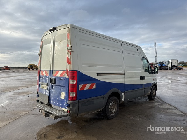 2014 Iveco 35S11 Vehicule Utilitaire Cargo Van - Kisteherautó: 3 kép. 2014 Iveco 35S11 Vehicule Utilitaire Cargo Van - Kisteherautó: 3 kép.